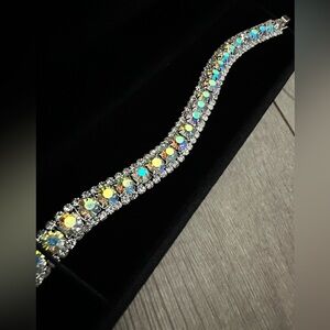 Women’s colorful rhinestone bracelet fashion jewelry new in box 

Bin JJ